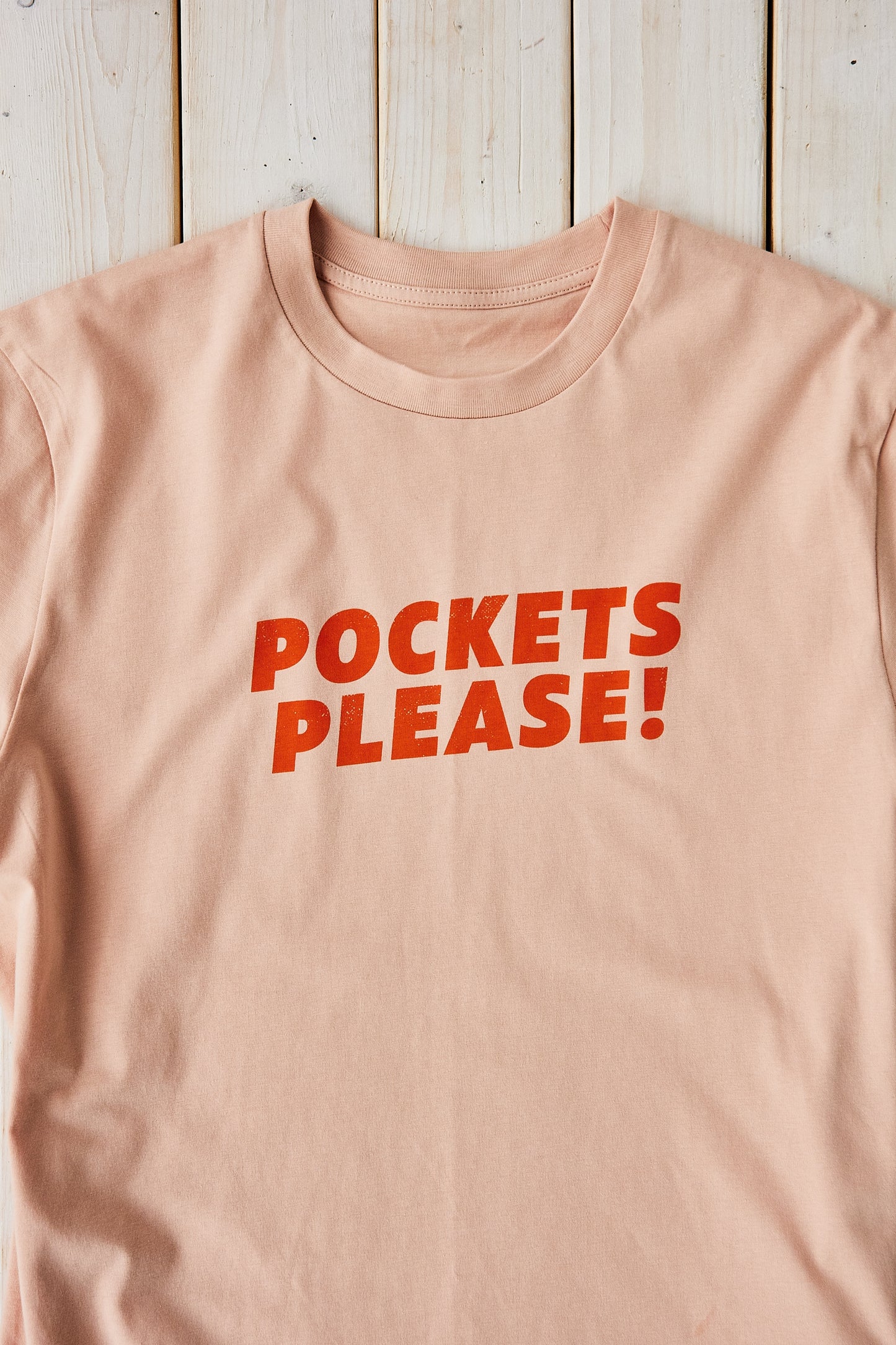 Pockets please T-shirt, ferskenfarvet, orange frontprint, barn