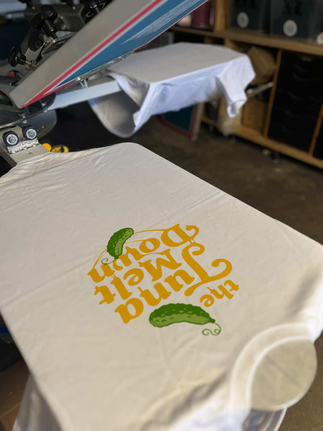 PRE-ORDER: The Tuna Meltdown - hvid T-shirt, 3 color screenprint